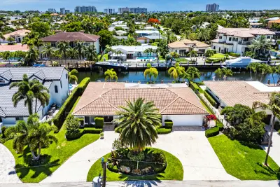 4230 NE 24th Ave, Lighthouse Point: photo 1 of 31