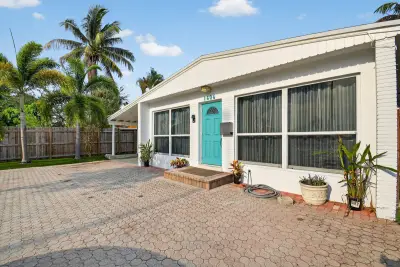 1606 NE 15th Ave, Fort Lauderdale: photo 1 of 44