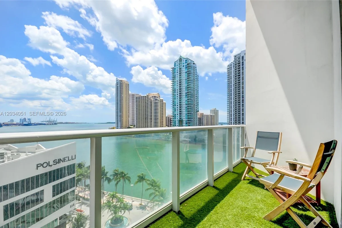 300 S Biscayne Bluv #L-1022, Miami: photo 1 of 10