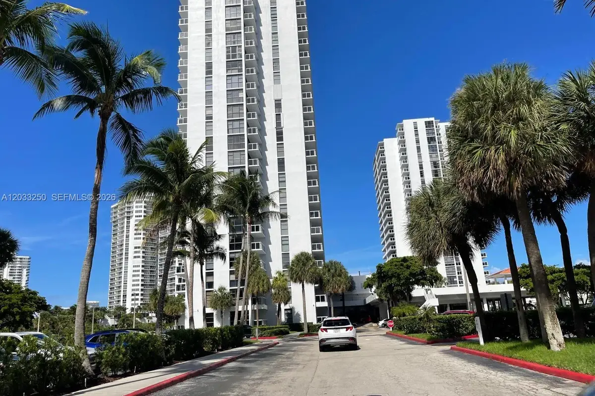 20505 E Country Club Dr #734, Aventura: photo 1 of 16