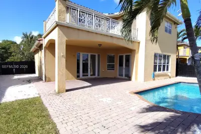 6743 SW 163rd Pl, Miami: photo 1 of 8