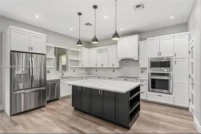 2431 NE 20th Ave, Lighthouse Point: photo 1 of 45