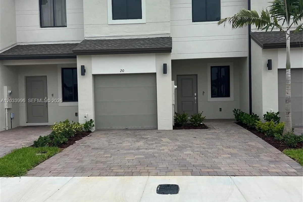 20 NW 15th Ct, Florida City: photo 1 of 19
