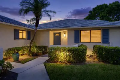 106 Club Dr, Palm Beach Gardens: photo 1 of 19
