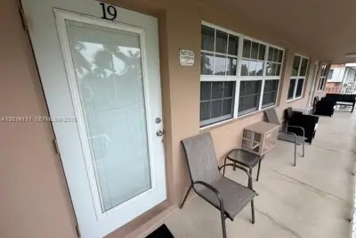 500 Layne Blvd #19, Hallandale Beach: photo 1 of 7