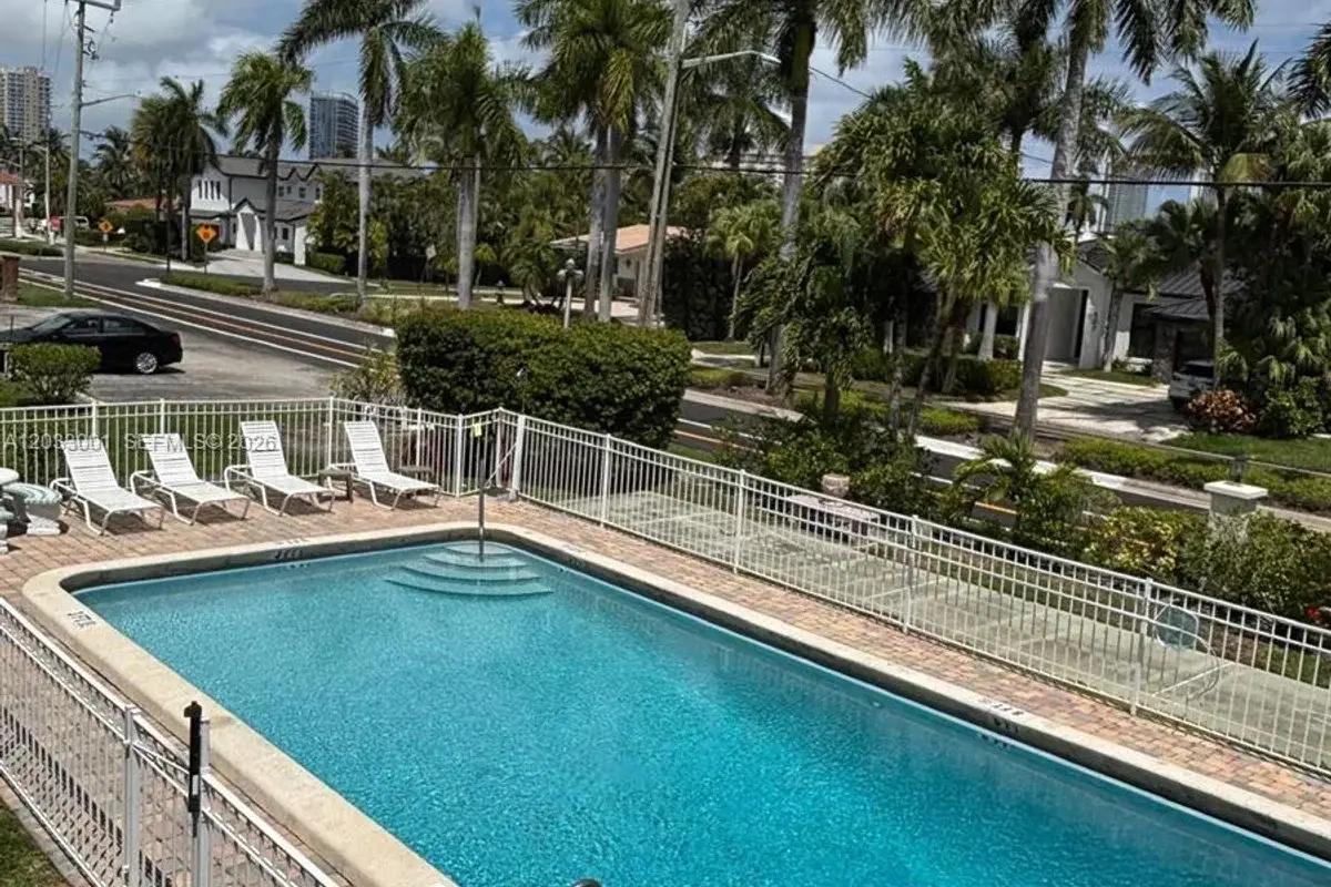 500 Layne Blvd #12, Hallandale Beach: photo 1 of 7