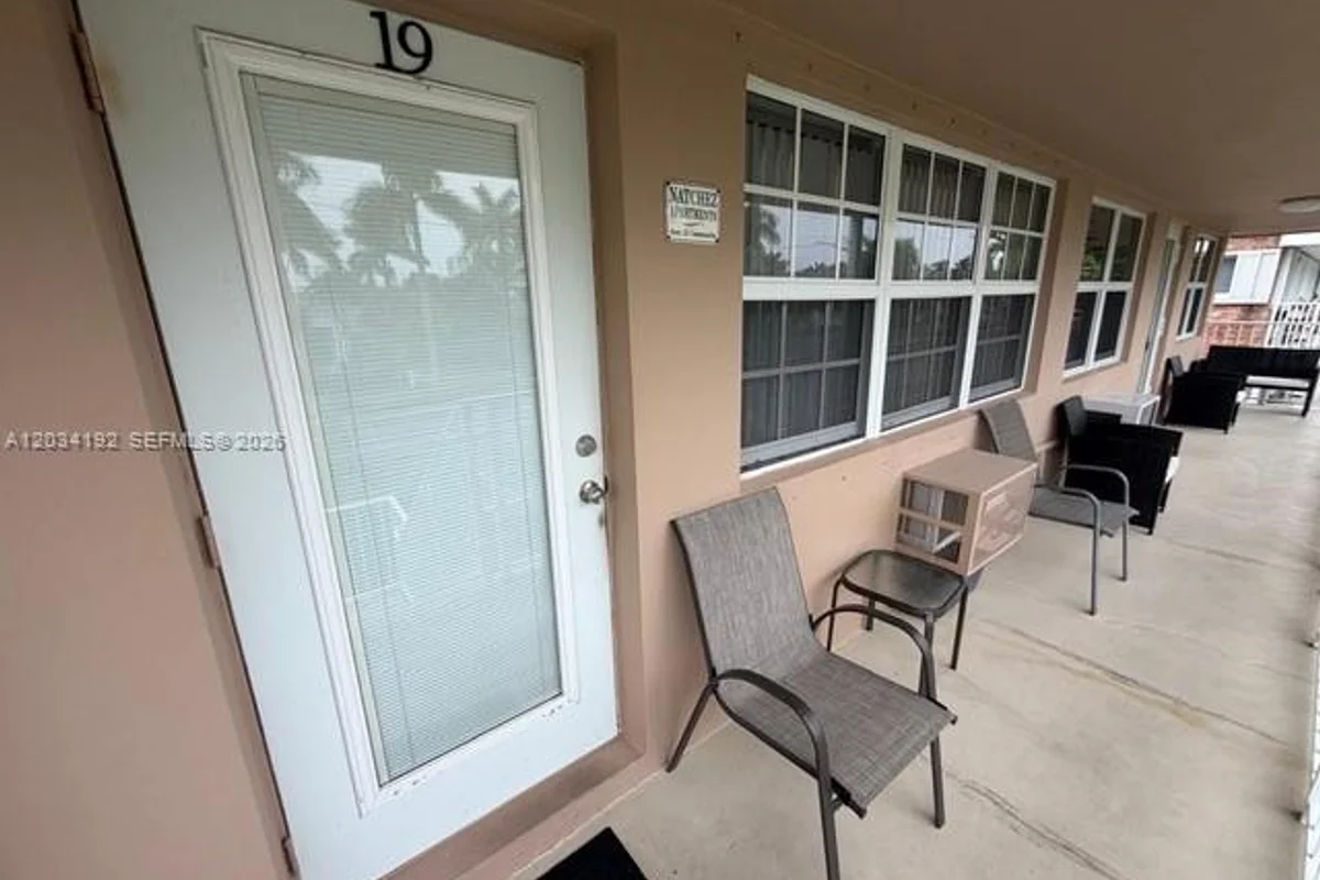 500 Layne Blvd #19, Hallandale Beach: photo 1 of 7