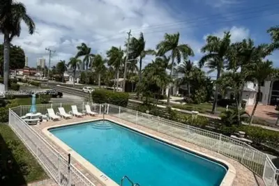500 Layne Blvd #20, Hallandale Beach: photo 1 of 14