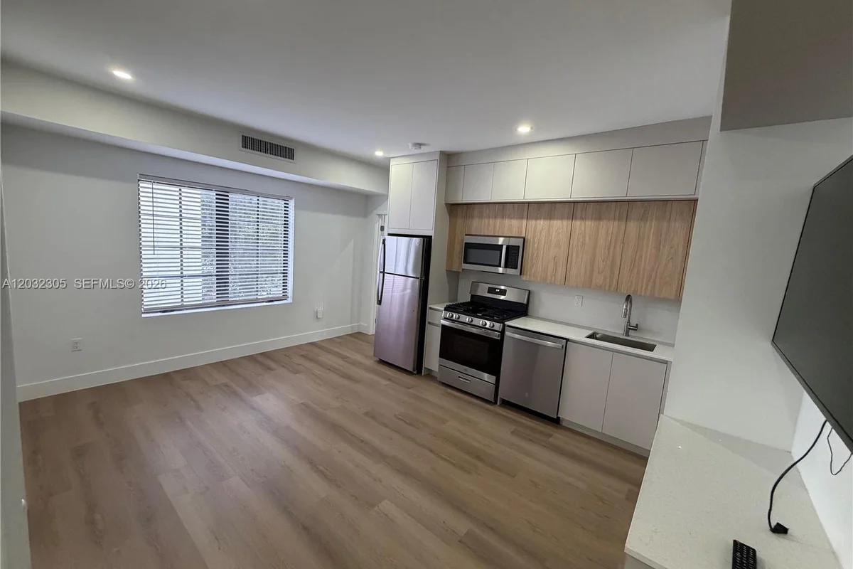 1619 Jefferson Ave #110, Miami Beach: photo 1 of 11