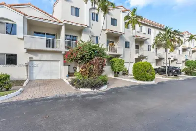 21399 Marina Cove Cir #M12, Aventura: photo 1 of 46