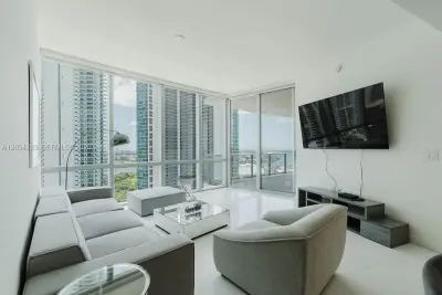 851 NE 1st Ave #2303, Miami: photo 1 of 43
