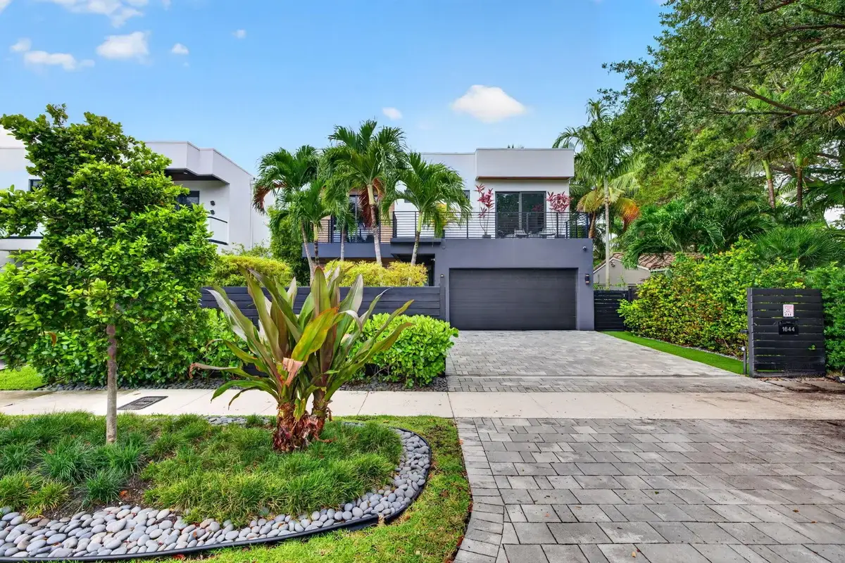 1644 NE 4th Ct, Fort Lauderdale: photo 1 of 81