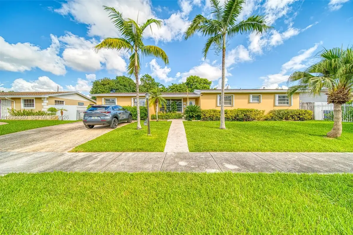 11331 SW 176 Th St, Miami: photo 1 of 37