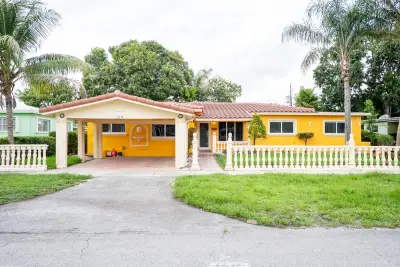 1331 NW 87th St, Miami: photo 1 of 39