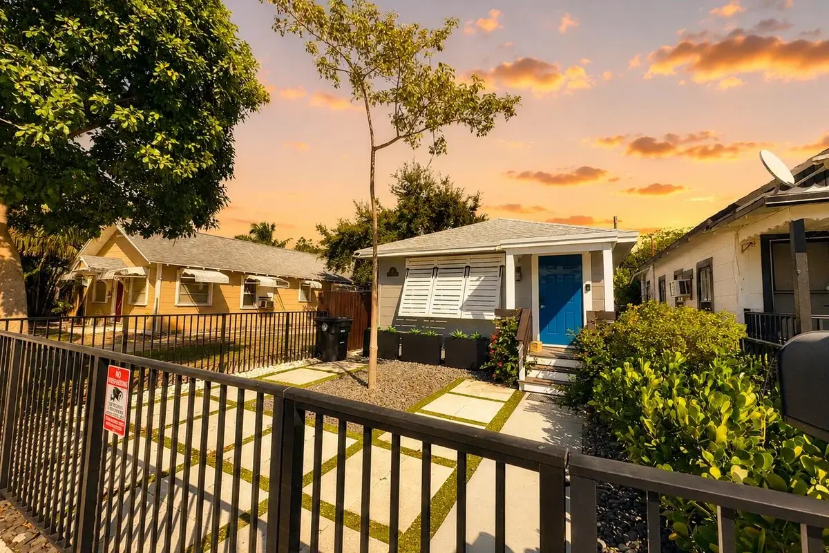 322 S L St, Lake Worth Beach: photo 1 of 6