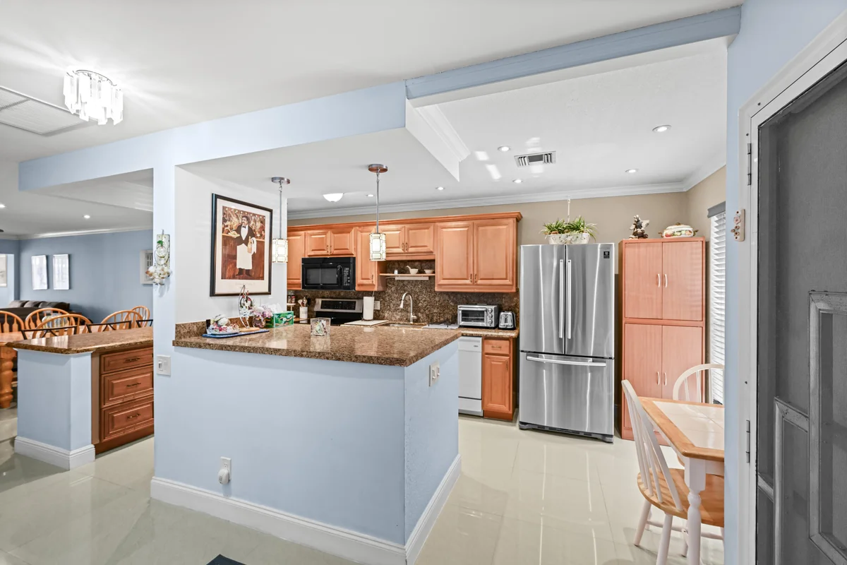 2730 SW 15th St #3-a, Delray Beach: photo 1 of 22