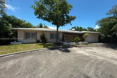 2441 Bayview Dr, Fort Lauderdale: photo 1 of 1