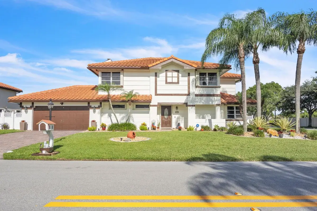6431 Olde Moat Way, Davie: photo 1 of 54