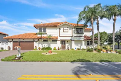 6431 Olde Moat Way, Davie: photo 1 of 54