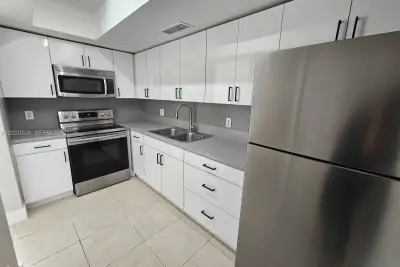 13700 NE 6th Ave #106, North Miami: photo 1 of 24