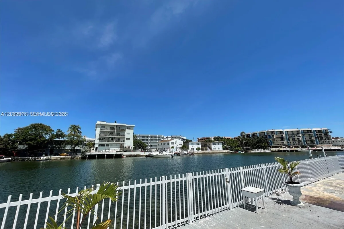 8205 Crespi Blvd #3, Miami Beach: photo 1 of 18