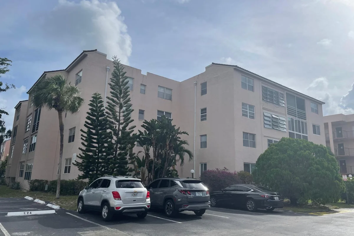 2851 Somerset Dr #111, Oakland Park: photo 1 of 26