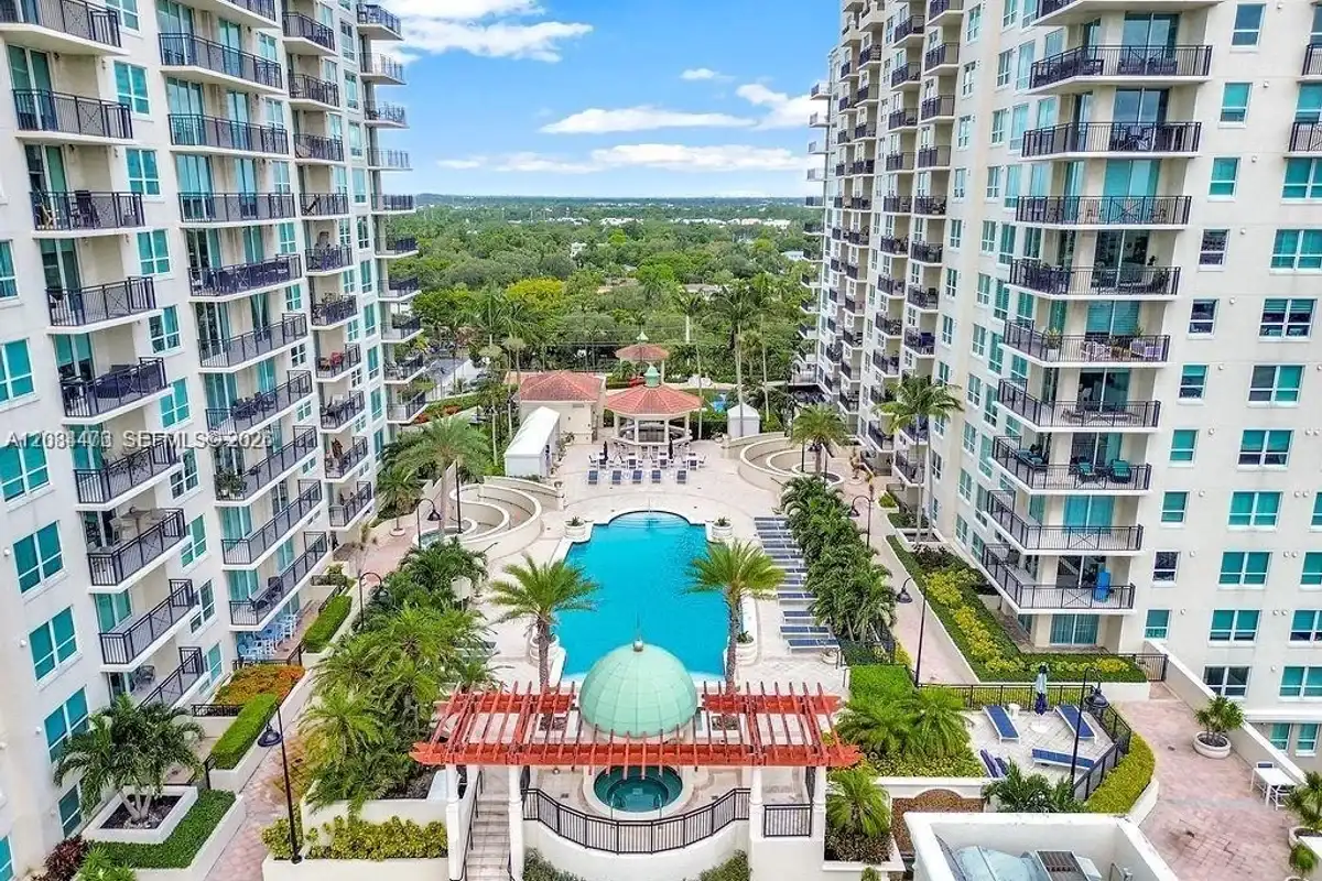 610 W Las Olas Blvd #312N, Fort Lauderdale: photo 1 of 10