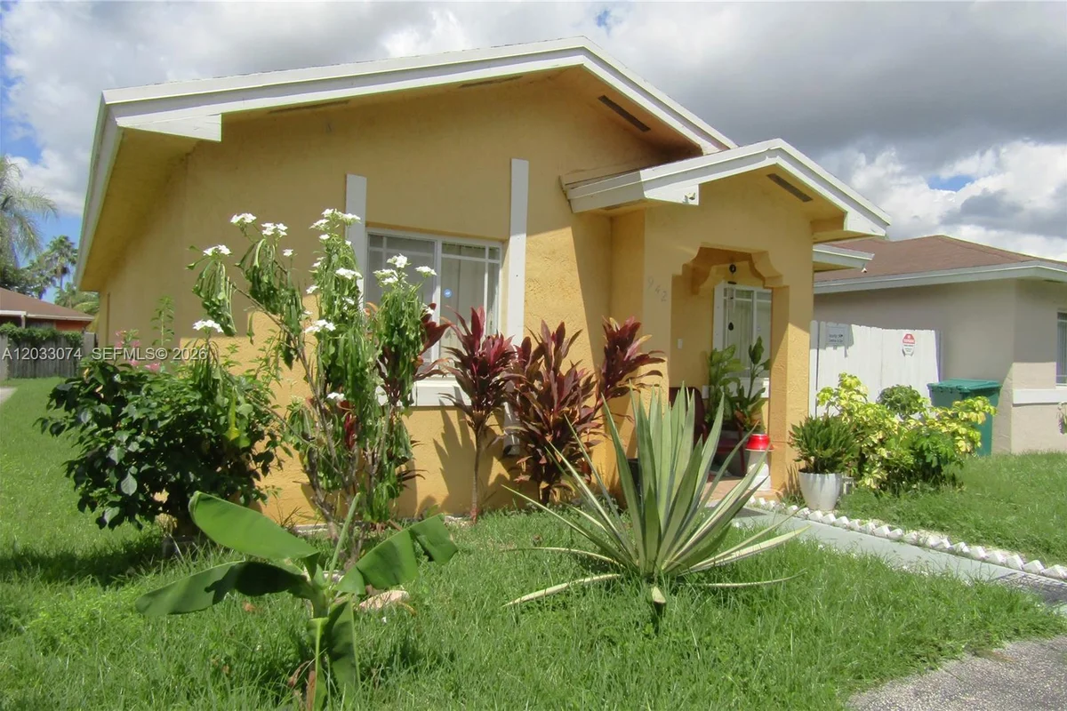 942 SW 8th Pl, Florida City: photo 1 of 16