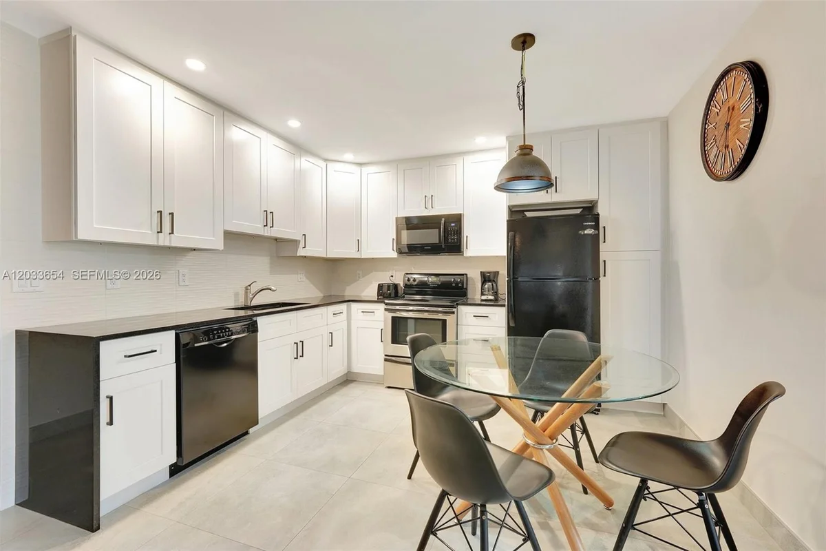 221 SE 9th Ave #102, Pompano Beach: photo 1 of 24