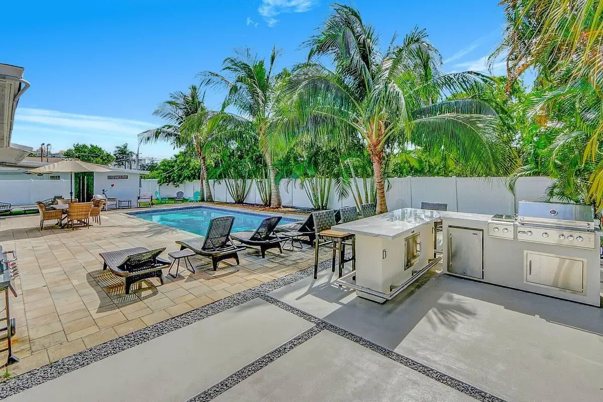 2740 NE 30th Pl #1-2, Fort Lauderdale: photo 1 of 23