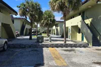 2250 NW 183rd St #1, Miami Gardens: photo 1 of 16