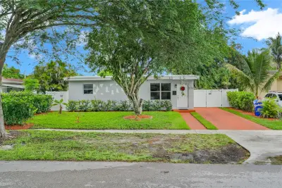 7220 Arthur St, Hollywood: photo 1 of 38