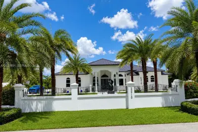 23710 SW 214th Pl, Homestead: photo 1 of 32