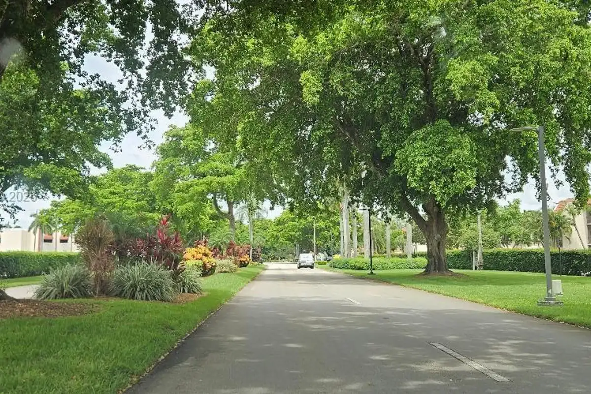 9823 S Hollybrook Lake Dr #310, Pembroke Pines: photo 1 of 35