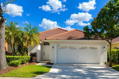 1073 Aspri Way, Riviera Beach: photo 1 of 18