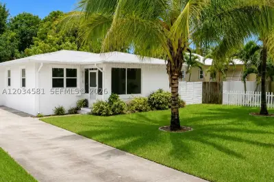 2735 Dewey St, Hollywood: photo 1 of 15