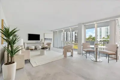 2800 E Sunrise Blvd #4c, Fort Lauderdale: photo 1 of 49