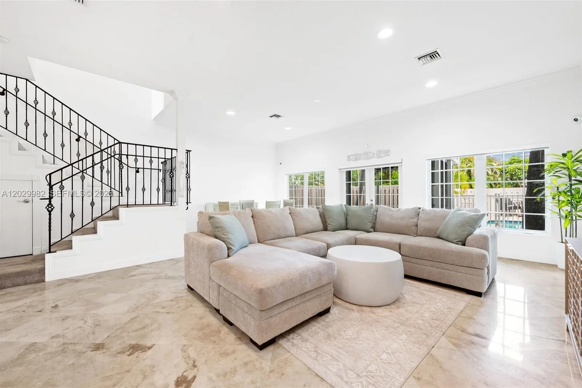 4517 NE 21st Ave #5, Fort Lauderdale: photo 1 of 25