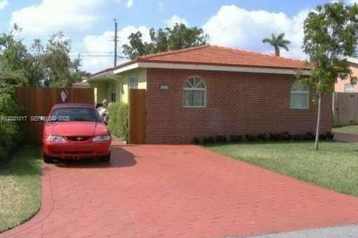 625 SW 3rd St, Hallandale Beach: photo 1 of 2
