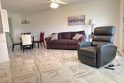 569 Fanshaw N, Boca Raton: photo 1 of 12