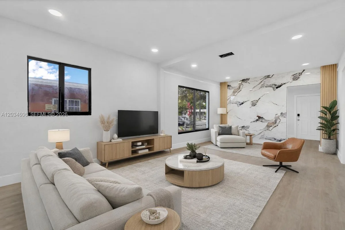2428 NW 28th St, Miami: photo 1 of 16