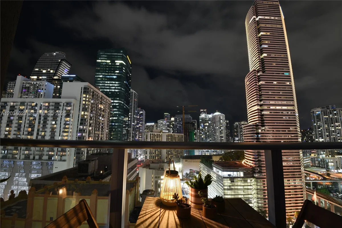 151 SE 1st St #1907, Miami: photo 1 of 16