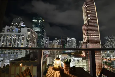 151 SE 1st St #1907, Miami: photo 1 of 16