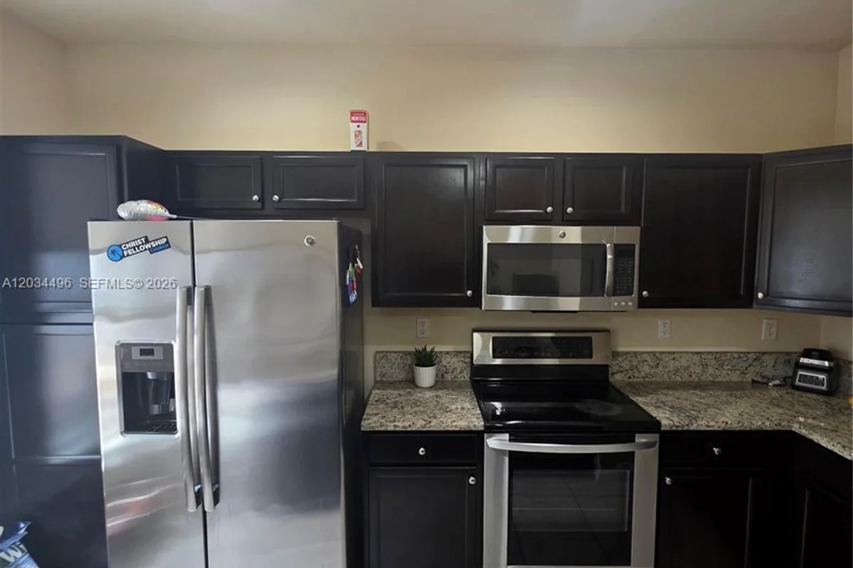 9424 SW 171st Pl, Miami: photo 1 of 33