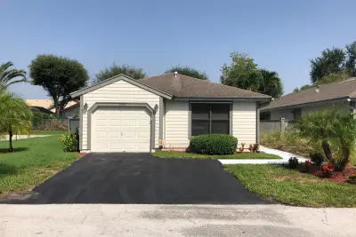 2555 Bedford Mews Dr, Wellington: photo 1 of 24
