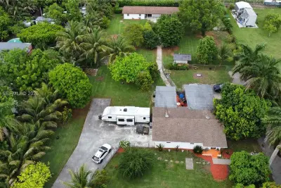 20595 SW 190th St, Miami: photo 1 of 26
