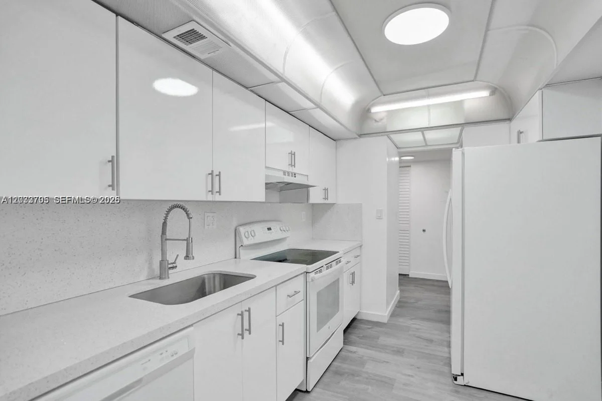 3821 Environ Blvd #403, Lauderhill: photo 1 of 44