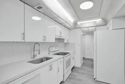 3821 Environ Blvd #403, Lauderhill: photo 1 of 44
