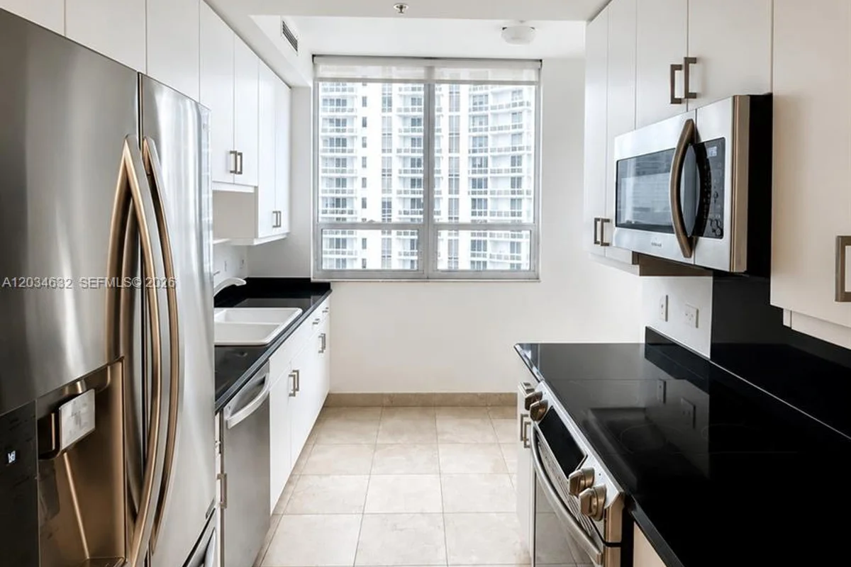 801 Brickell Key Blvd #1710, Miami: photo 1 of 5