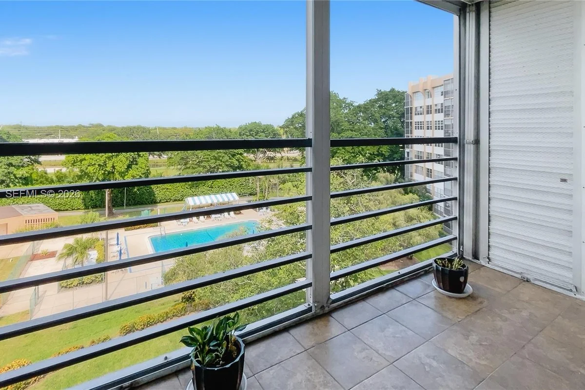 1300 Saint Charles Pl #620, Pembroke Pines: photo 1 of 6